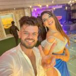 Kriti verma Instagram - Who is shining more ?? Definitely we all 🤩💥🧿 #photodump with my Mumbai Family ❤️ @hoodanishant999 @tanvi33 @christmas_didi @swaraj.walavalkar
