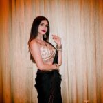 Kriti verma Instagram - Hanji kidda ??🔥🔥 Pc - @indu_studio_by_golumolu . . . . . #kriti #kritiverma #ethnic #saaree #biggboss #roadies #tallgirl #model #actor #love #punjaban #mumbai #delhi #jaimatadi 🙏🏻🧿 Mayfair Lake Resort, Naya Raipur