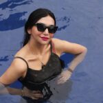 Kriti verma Instagram - Pool time 😎🥰🧿 . . . . . #potd #poolparty #family #love #delhite #mumbaikar #kriti #kritiverma Downtown
