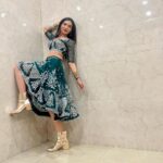 Kriti verma Instagram - Dil walon ke dil ka karar lootne, Main aai hoon U.P. Bihar lootne🧿🔥 . . . . . . #lehanga #kriti #kritiverma #biggboss #love #dance #boots #silver #green #twirl #tallgirl #eventready #show #celebritydancer #boots #jaimatadi