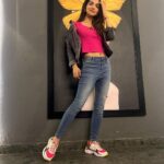 Kriti verma Instagram - Some of u are unaware of just how amazing you really are. The way you make people laugh, lift others up or spread some extra love . You do this even though you are struggling too & I think that makes you such a fucking beautiful human being 😍🥰❤️ . . . . . . . #pink #love #mask #lifeisamask #blue #jeans #sketchers #only #tallgirl #laugh #smile #lifeisshort #jaimatadi🙏🏻🧿 Tokio Jaipur