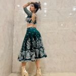 Kriti verma Instagram - Dil walon ke dil ka karar lootne, Main aai hoon U.P. Bihar lootne🧿🔥 . . . . . . #lehanga #kriti #kritiverma #biggboss #love #dance #boots #silver #green #twirl #tallgirl #eventready #show #celebritydancer #boots #jaimatadi