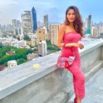 Lopamudra Raut Instagram - Clear sky excites me to this extent 😜 #shotoniphone #photo #clearsky