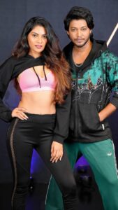 Lopamudra Raut Instagram - Hitting the trend from side to side 🔥🔥🕺🏻💃🏼

📸 : @ds_subho_dop 
Styled by : @arjunkumar_offical 
Melvins Jacket by : @thebombaybrat 
@punitsain_hair @gulshan_geloth_official 

#melvinlouis #lopamudraraut #dance #trend #groove #reels #instareels #dancereels #reelitfeelit