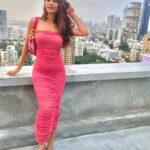 Lopamudra Raut Instagram - Clear sky excites me to this extent 😜 #shotoniphone #photo #clearsky