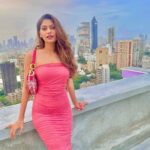 Lopamudra Raut Instagram - Clear sky excites me to this extent 😜 #shotoniphone #photo #clearsky