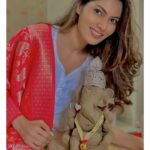 Lopamudra Raut Instagram - Our 59th eco friendly Ganpati. 8th year of me making the idol of lord ganesha. Proudly taking over a tradition and a change for a cause my dad started. May god bless all with abundance, peace and happiness 🙏🏼🌷💐✨ Ganapati bappa Morya !! #ecofriendly #ganeshchaturthi #saveenvironment #god #nature #conservation #environment