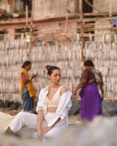 Madhurima Roy Instagram - Fresh catch 🎣 .. 📷Caught by @lala_photuwale #portraiture #beachphotography #whiteonwhite #sandybeach #bayview #photoshoot