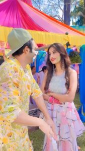 Maera Mishra Instagram - Aap convince hogye ya mai aur bolu?😂
Forever GEET fan.❤️ @kareenakapoorkhan 
Special appearance @gandhi_aman_ 😂
