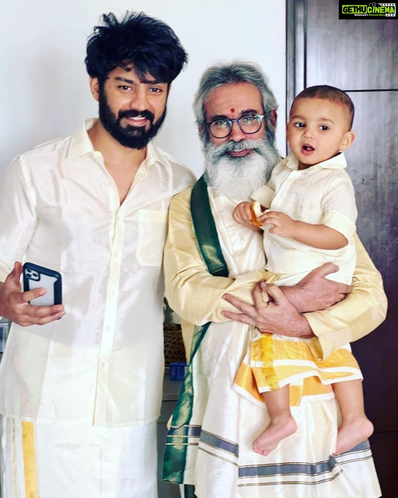 Mahat Raghavendra Instagram - Wish you all a very happy & a prosperous #vinayagarchathurthi ❤️ May lord ganesh remove all the obstacles of your life! Protect you from evil and fulfill all your wishes 😇🤗 @adhiyamanraghavendra 😘