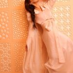 Mahek Chahal Instagram - Anything is possible with sunshine and a little pink. Shot by @abhicolorsmanyu Outfit by @niirabyas #navratriday9 #pink #indianfestival #dance #actor #happylife #glam #photoshoot India