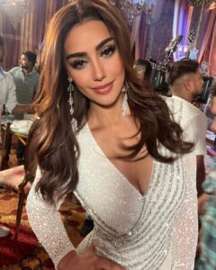 Mahek Chahal Instagram - Good, better, best. Never let it rest. Til your good is better and your better is best 

#onset #shooting #actor #confidence #smilelifeisbeautiful #loveyourself #lovemakesyoustronger #camera #glammakeup