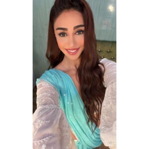 Mahek Chahal Instagram - Whatever comes in my way, I take it with a smile. 💞