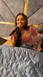 Mahek Chahal Instagram - Sa re ga ma / dramaaaaa 🎵🎵🎵🎵🤪🤪🤪🤪 @tejasswiprakash  #mahekchahal  #naagin6 #bts  #acting #music #feed #explorepage #explore  #reelkarofeelkaro #dramaticplay #skillstraining 
#betweenshots #tvserial #onsetlife