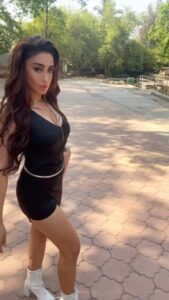 Mahek Chahal Instagram - Every day is a fashion Show and the world is your runway 💋…………. #mahekchahal #blackoutfit #style #outfit #hot #sets #naagin6  #funtime #break #model #exsplore #exsploremore #reelitfeelit #reelkarofeelkaro #trending #reelsinstagram #reelsviral