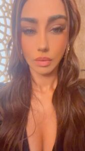 Mahek Chahal Instagram - Passing time on sets 😏