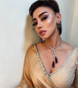 Mahek Chahal Instagram - #Desigirl 

Styled by @sacorina
🌹🌹🌹🌹🌹🌹
