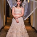Mahhi Vij Instagram - 🌺 Pic @the_one_who_captures Outfit @jiyabyveerdesignstudio Jewelry @azotiique Styleby @stylebysaachivj Team @sanzimehta777 @stylebynikinagda