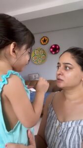 Mahhi Vij Instagram - Yeh hoti hai betiyan 
Maa beemar hai toh dawai kaise khilani hai yeh hai meri beti ❤️
Johnny Johnny ka version change ker diya ❤️