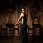 Mahhi Vij Instagram - Being a mother isn’t an excuse but rather a reason to bloom! It’s a reason to look and be your best. I want Tara always to say, ‘My Mumma looks pretty’ and be inspired to be a strong beautiful independent girl herself. Teach your daughters to be their best and never settle for mediocre! Pic @iam_kunalverma Location @experiencebarrel