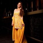 Mahhi Vij Instagram - Live life in warm yellows 🍏🍏🍏🍏🍏🍏🍏🍏 Outfit @frontierraas Jewellery @meraki.mumbai Styled by @stylebysaachivj Assisted by @sanzimehta777 @nehha_o @styledbynikinagda Pic @iam_kunalverma