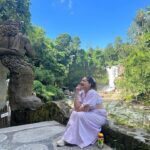 Mahhi Vij Instagram - Don’t miss the water bottle😝😝 This is Ubud waterfall This is clicked by the cleaner at oma restaurant Must say what a capture 🤩🤩
