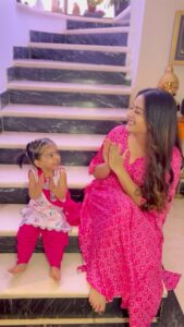 Mahhi Vij Instagram - With my bestie ❤️ The one who makes every moment and every frame perfect @tarajaymahhi 

#feelkaroreelkaro #feelitreelit #motherdaughter #sundaytime