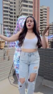 Mahhi Vij Instagram - A little bit of dance with a twin!!! And a classic song which I love….

#feelkaroreelkaro #feelitreelit #shehribabu #remix #bollywooddance