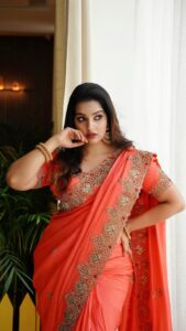 Malavika Menon Instagram - 🌝⭐️💫✨♥️
#fanaa #hindi #songs #fav #kind #hits #different 
Wearing @yla_designs 
Mua @makeover_by_sanaah
Capture @rijil_kl 
Jwlry @makeoveravenue