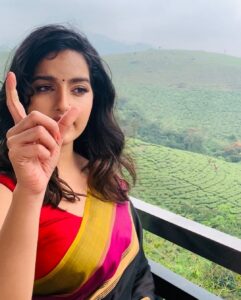 Malavika Menon Instagram - Shades of Me 
Part ☝️♥️🌈

Pick your favorite 

@vanithya @promy1982 @parakkatnatureresortmunnar