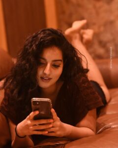 Malavika Menon Instagram - Shades of Me 
Part ☝️♥️🌈

Pick your favorite 

@vanithya @promy1982 @parakkatnatureresortmunnar