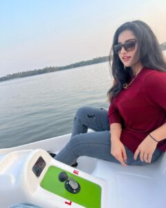 Malavika Menon Instagram - This is what staycation looks like…. Unbothered ..relaxed..😇☺️😄casual! 
Pc @pramodpappan007 @nima_chandran 
@ @bluesereneresorts 
Last weekend with backwater & coconut trees! 🤗