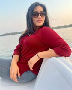 Malavika Menon Instagram - This is what staycation looks like…. Unbothered ..relaxed..😇☺️😄casual! 
Pc @pramodpappan007 @nima_chandran 
@ @bluesereneresorts 
Last weekend with backwater & coconut trees! 🤗