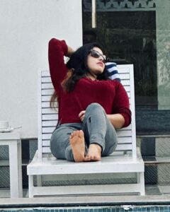 Malavika Menon Instagram - This is what staycation looks like…. Unbothered ..relaxed..😇☺️😄casual! 
Pc @pramodpappan007 @nima_chandran 
@ @bluesereneresorts 
Last weekend with backwater & coconut trees! 🤗