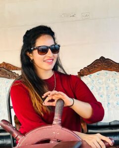 Malavika Menon Instagram - This is what staycation looks like…. Unbothered ..relaxed..😇☺️😄casual! 
Pc @pramodpappan007 @nima_chandran 
@ @bluesereneresorts 
Last weekend with backwater & coconut trees! 🤗
