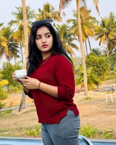 Malavika Menon Instagram - This is what staycation looks like…. Unbothered ..relaxed..😇☺️😄casual! 
Pc @pramodpappan007 @nima_chandran 
@ @bluesereneresorts 
Last weekend with backwater & coconut trees! 🤗