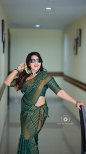 Malavika Menon Instagram - 🤩😛🤓let’s do some slow tamil!
Shot @baljithm
Mua @colazbridal