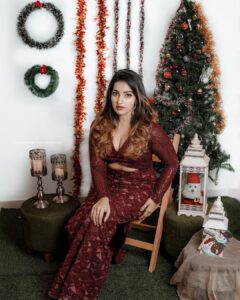 Malavika Menon Instagram - Merry Christmas loves🎅🎁✨
Wearing @fingerprinz_bridal_hub
Capture @jishnumurali_ 
MAKEUP : @_arya_jithins_makeover
Hair : @makeovers_by_anjaly
