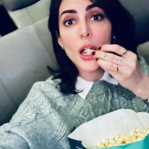 Mandana Karimi Instagram - “ If we don’t tell our own stories , no one else will “ 
London memories 🌷💕 
.
.
.
.
#travel #mylife #london🇬🇧 #mandanakarimi