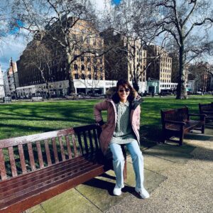 Mandana Karimi Instagram - “ If we don’t tell our own stories , no one else will “ 
London memories 🌷💕 
.
.
.
.
#travel #mylife #london🇬🇧 #mandanakarimi