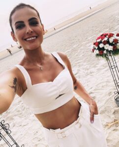 Mandana Karimi Instagram - I'm as simple as quantum physics.. Really! 🤓
.
Outfit: @appapop @priajain