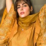 Mandana Karimi Instagram - زنده جانی که قانع آمد و شد مرده آنی که طامع آمد و شد ...... 🧡 #quarantine #series #desi Mumbai, Maharashtra