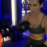 Mandana Karimi Instagram - Throwback to 🥊 #missing #antigravityfitness #quarantine #stayinghome #staystrong #fuckcorona Mumbai, Maharashtra