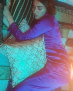 Mandana Karimi Instagram - Night shifts got me like 😴🥱 Clearly working hard on set of #casino 😅 Thanks to @karanvirbohra @madhuvannier for always taking beautiful pics of me 😒😁🤗 #hobby #nap #setlife #setlife🎥