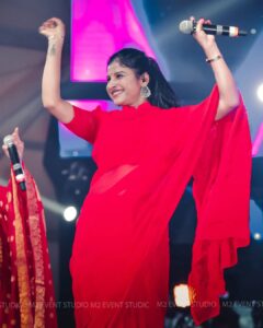 Mangli Instagram - Choose to Shine ✨✨red❤️🥰

Outfit @meenakshilucknowchikanworks
Jewellery @emmadi_silver_jewellery

#mangli #singermangli #Karnnataka #kanadasongs #SarangaDariya #FolkQueen