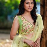 Mannara Instagram - इन आँखों के ……💚अफ़साने हज़ारों हैं🎵