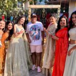 Megha Chakraborty Instagram - Merry Christmas to all #imliefamily ki taraf se 🎄🎅 @starplus @actress_anuradha @chaitrali_lokesh_gupte @gauravmukesh @rajshrirani @shrivastav_ashish @_jamesghadge @sweetupanjwaniofficial @saumyasaraswatt @jeet.anactor @iseeratkapoor @hemantthatte #meghachakraborty #family #fun #potd #bond #colors #happyfaces