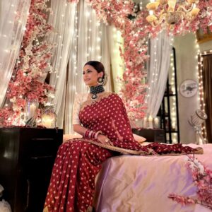 Megha Chakraborty Instagram - Sawaar lun ❤️

Styled by : @anusoru

#meghachakraborty #saree #red #bride #Indian #imlie #Potd #ethnic #look #love #smile #selflove