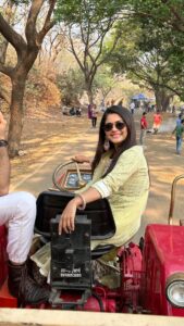 Megha Chakraborty Instagram - 💪🏻😀 #girlpower 

#meghachakraborty #imlie #starplus #fun #shoot #behindthescene #shootlife #reelit #reelitfeelit #reelsvideo #reels #reelkarofeelkaro #reelinstagram #acotorslife #hardwork #behindthescenes
