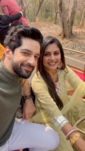 Megha Chakraborty Instagram - Do you want a ride with us???😀😀

@itskaranvohra 
@chaitrali_lokesh_gupte 
@sweetupanjwaniofficial @starplus @actress_anuradha @_jamesghadge @hemantthatte @madnanichirag 

#meghachakraborty #karanvohra #imlie #ride #actorslife #fun #entertainment #reels #reelsinstagram #reelkarofeelkaro #reelitfeelit #reelsvideo